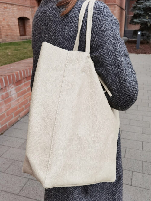 Duża torba damska typu shopper wykonana ze skóry naturalnej Shopper w kolorze jasny beż.