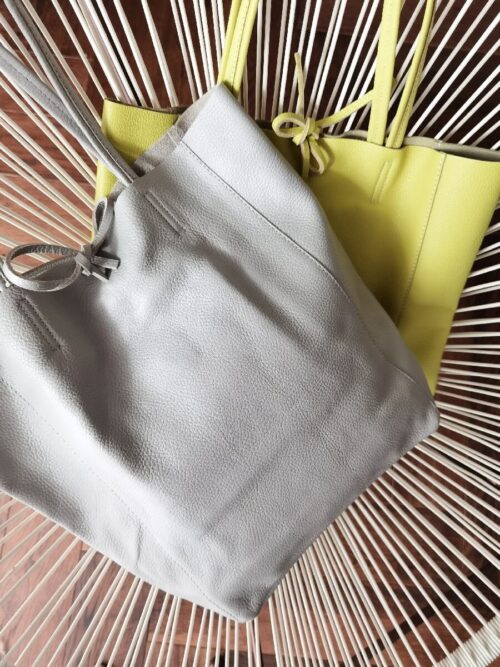 Duża torba damska typu shopper wykonana ze skóry naturalnej Shopper w kolorze szarym.