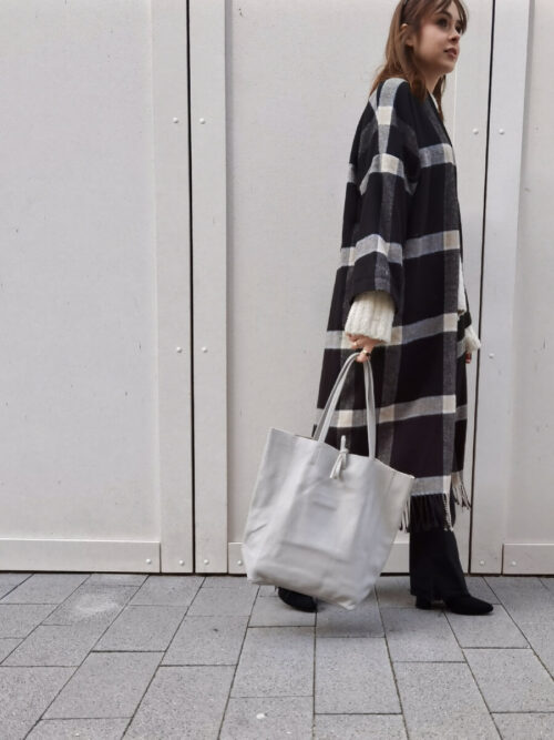 Duża torba damska typu shopper wykonana ze skóry naturalnej Shopper w kolorze szarym.
