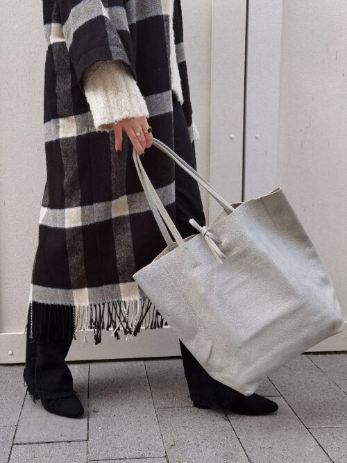 Duża torba damska typu shopper wykonana ze skóry naturalnej Shopper w kolorze szarym.